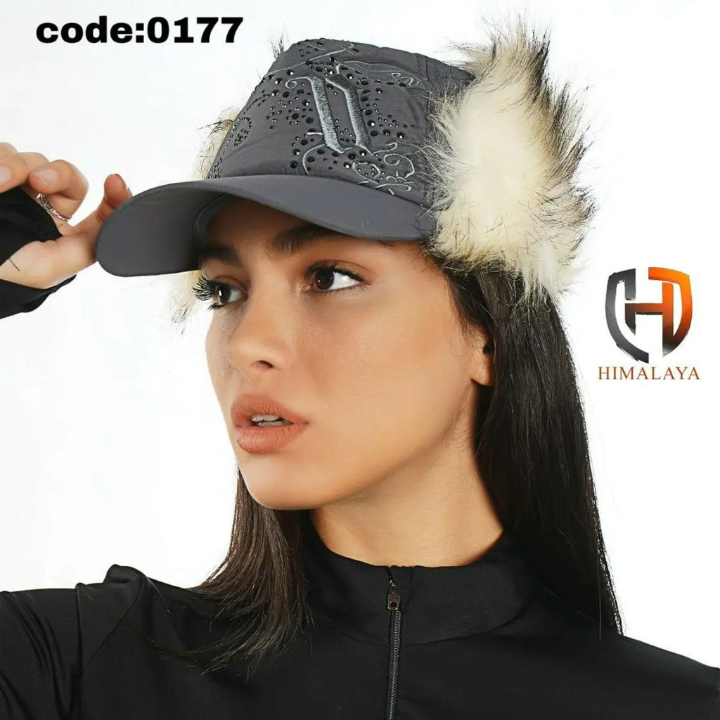 کلاه نقاب دار داخل پلیش